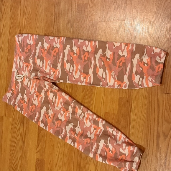 Monrow Camo Sweatpants in Pink Camo - Picture 5 of 6